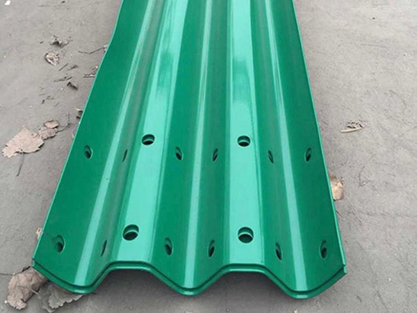 喷塑三波护栏板