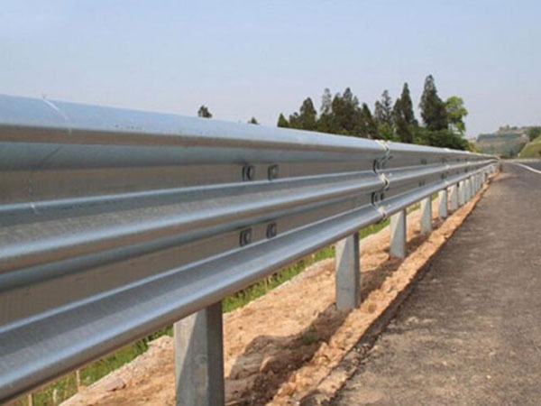 镀锌三波护栏板